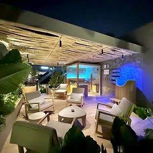 4* Hotel Sin Nombre Bali - Sauna, Ice Bath & Roof Terrace